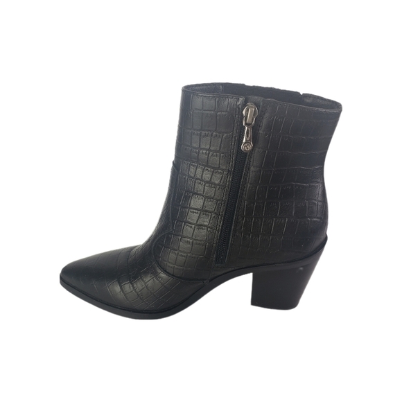 Blonde Que Waterproof Ankle Bootie. Size 8.5 - Picture 7 of 10